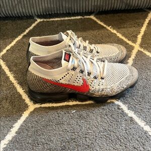Nike Men's vapormax Gray and Red Sneakers